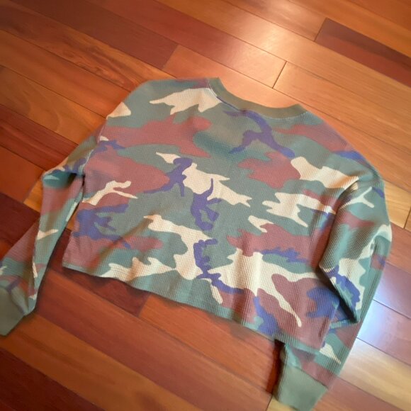 Forever 21 Oversized Ribbed Crop Top size Medium Camo - Picture 7 of 7